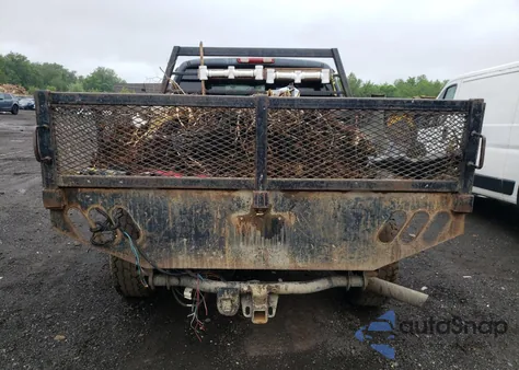 2005 Chevrolet Silverado K2500 Heavy Duty z USA, uszkodzony, nr VIN 1GCHK29UX5E317924